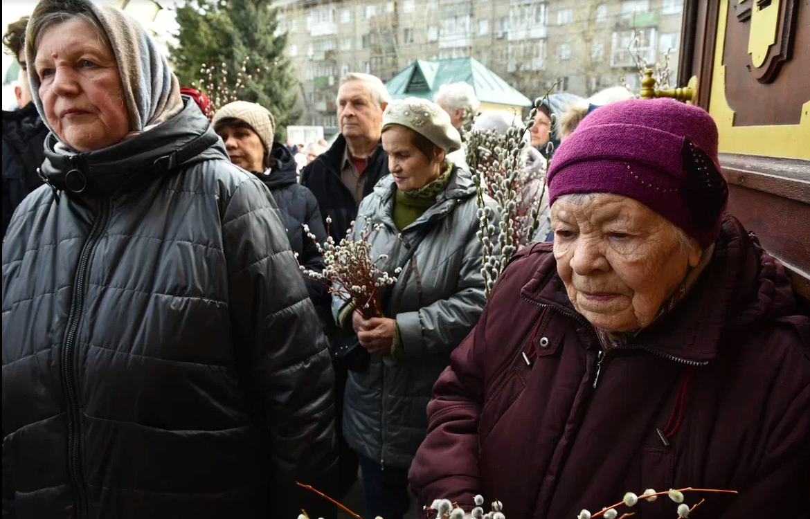 Фото Новосибирцы устроили ажиотаж на вербной ярмарке у Вознесенского собора 2